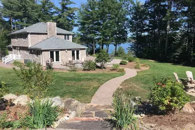 Image de Accueil au bord du lac, motoneigistes et skieurs de fond Paradise!