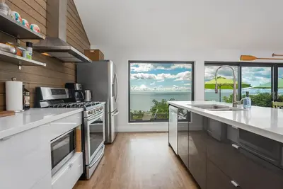 Image de Cottage moderne sur le lac - Amazing Views!