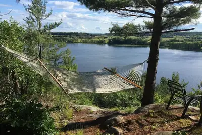 Image de Privé - 17 Rustic acres de front de mer sauvage 1000 pieds au-dessus de la vallée de l'Outaouais recherche