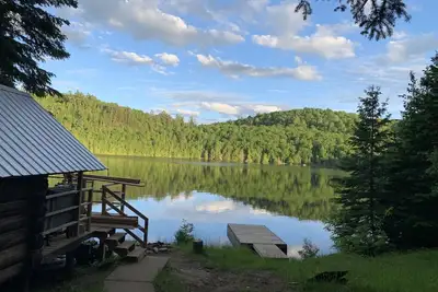 Image de Chalet au bord du lac de 3 chambres sur le lac Baptiste