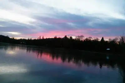 Image de Economy Cabin Side Road