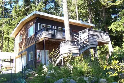 Image de chalet front de mer privé sur le détroit Malaspina