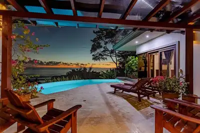 Image de Nouvelle maison de luxe! ! Vues incroyables sur l'océan! ! ! Front Row, marchez jusqu'à la plage! ! !