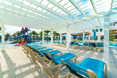 Image de Promos Dispo # Westside-Windsor 13- 8 Chambres 6 Bath Pool Villa