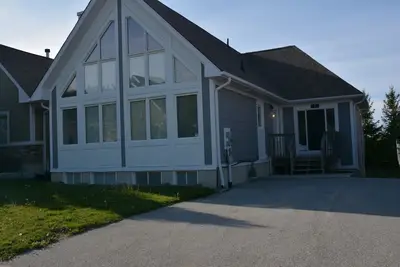 Image de Designer Inspiré Cottage / Chalet à Blue Mountain - First Class - Location De Chute