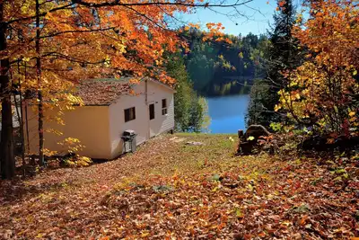 Image de 2 Chambre Lakefront Cottage sur le lac Baptiste