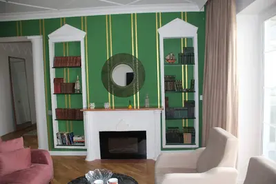 Image de Appartement 3 pièces entièrement meublé avec vue sur le centre-ville de Bakou et la mer Caspienne