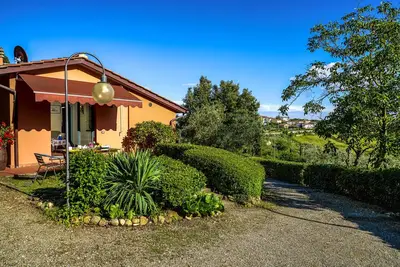 Image de Villa il Borraccio. Dependance Begonia, piscina con vista sui colli del Chianti