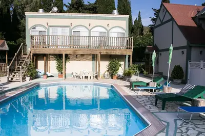 Image de appartement dans 2 appartements villa avec salon / salle à manger, cuisine salle de bain