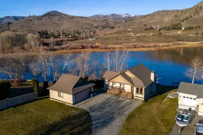 Image de Wapato Lake Retreat Waterfront Home