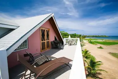 Image de Accueil face à la plage, 4 chambres \/ 4 salles de bain \/ Loft avec très grand lit pour la plongée, la plongée en apnée et la détente