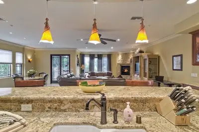 Image de 5 étoiles, grand condo de luxe à Carlsbad Village