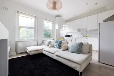 Image de Élégant appartement à Kensington Olympia (disponible pour des locations plus longues)
