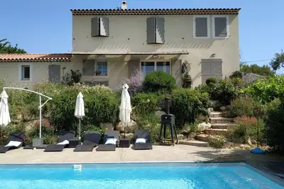 Image de Un Mazet avec piscine dans le parc du Luberon proche des commerces