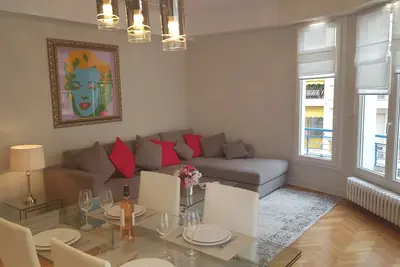 Image de Magnifique appartement luxueusement rénové au cœur du carré d'Or