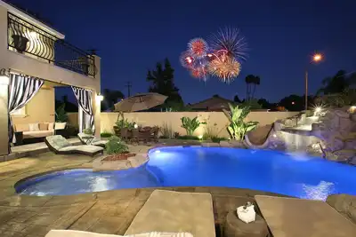 Image de Feux d'artifice de nouvelle construction, de jardin et balcon, Walk To Disney, 4000 pieds carrés
