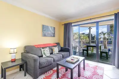 Image de Magnifique condo nouvellement rénové au 1er étage, 1 étage Oceanview, pour 4 à 6 personnes