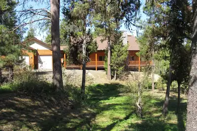 Image de Pavillon boisé w / wrap-around pont - 1 bloc de la rivière, à proximité de la ville / le lac!