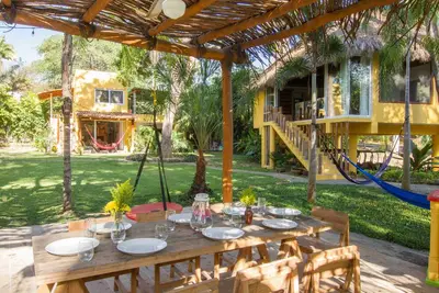 Image de Villa Tutu avec vue sur la jungle et l'océan, 8, 600 mètres carrés de jardins, sommeil 12
