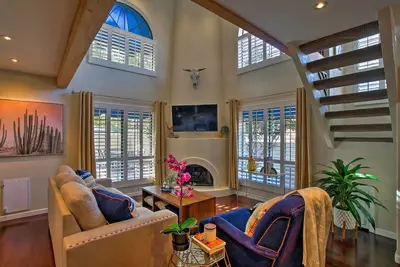 Image de Trendy Phoenix Townhome par South Mountain Trails!