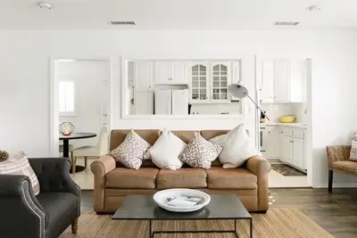 Image de Beach House Venice Marina ♥ Sentez l'océan ♥ Clean w / Backyard, Bbq, Walk to Ocean