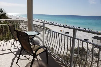 Image de Magnifique condo d'angle en bord de mer avec vue panoramique! Chaises de plage \/ parasol gratuits!