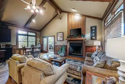 Image de Cabine vue sur la montagne w / bain à remous, terrasse et billard - minutes du parc national!