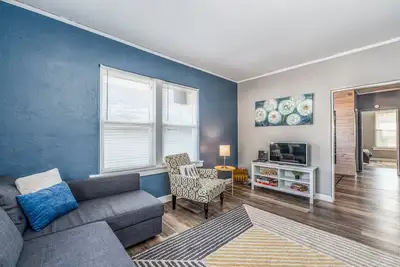 Image de Maison vintage des années 1920 dans l'historique Saint Charles - Entièrement rénové