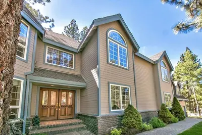 Image de 3800 Sf 7br / 4. Château 5ba - bain à remous, table de ping-pong / billard, baby-foot, barbecue à gaz