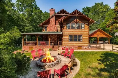 Image de Superbe cabine nichée dans les bois près de Nashville