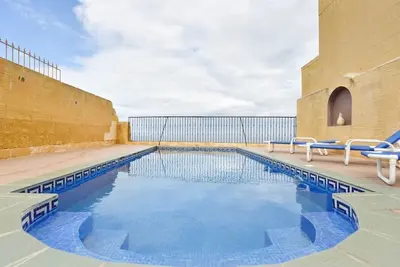 Image de Tal-Bahar ~ Ferme située dans un quartier calme avec vue spectaculaire sur la mer