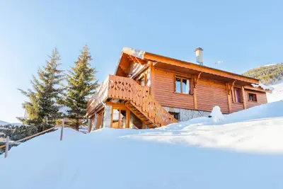 Image de Chalet de haut standing à l'Alpe d'Huez au pied des pistes, proche des commerces