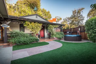 Image de Charmante maison à 2 pâtés de maisons de la plage!