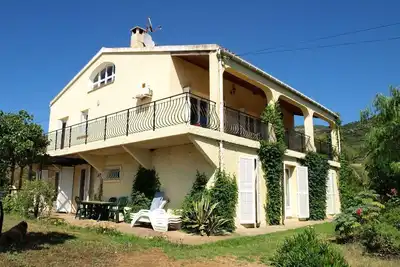 Image de Le charme et l'authenticité de la corse dans une résidence du bord de mer