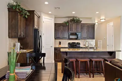 2 suites Master, Wi-Fi gratuit, piscine, bain à remous, barbecue, patio, à 32 km de Zions