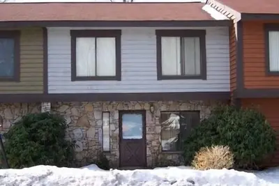 Image de Maison de ville à Seven Springs avec WiFi / NetFlix