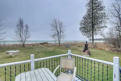 Image de Waterfront Baileys Harbour Studio sur le lac Michigan!