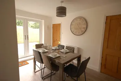 Image de 22 Cliff Road - magnifique cottage contemporain avec terrasse, magnifiquement rénové