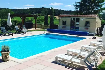 Image de Charmante propriété individuelle de 2 chambres nr Brantôme avec piscine chauffée et sauna
