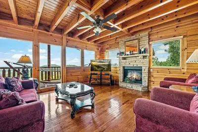 Image de Cette cabine est remplie de commodités telles que des cuves thermales, des jeux de hockey sur air, des vues majestueuses et plus encore.