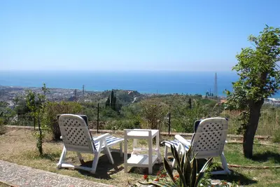 Image de Charmante maison de campagne surplombant la mer