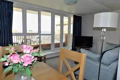 Image de 10 Vista Court - Superbe vue panoramique sur la ville et la mer depuis cet appartement situé au premier étage