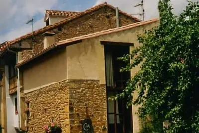 Image de Buelles: Cottage, la qualité et la chaleur entre les montagnes et la mer