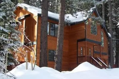 Image de Belle cabine de South Lake Tahoe avec bain à remous