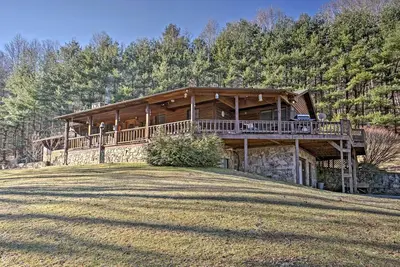 Image de Cabine 'Emerald Gate Farm' niché sur 13 acres!