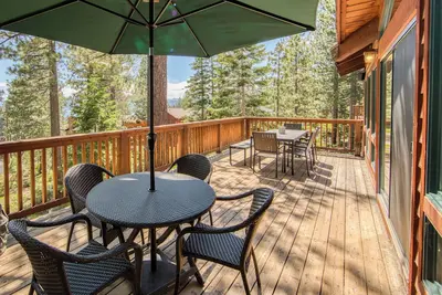 Image de Enchantment - Luxury 5 Br 4 Bath avec vue sur le lac, bain à remous et sauna