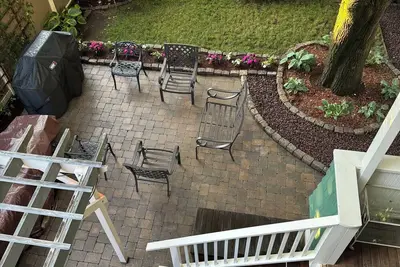 Image de Près de Boston Historic deux chambres à coucher avec des équipements modernes