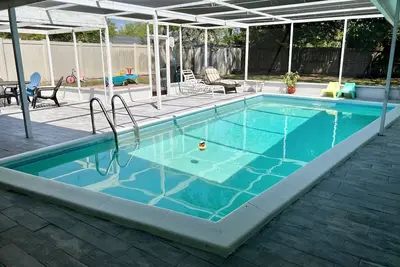 Image de Escapade Clearwater maison avec 3 chambres 2bath et piscine