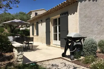Image de Gîte avec piscine et jardin paysager