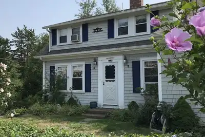 Image de Animaux acceptés | Ac | Courte promenade jusqu'à la plage de Sea St | Location d'hiver disponible au niveau principal